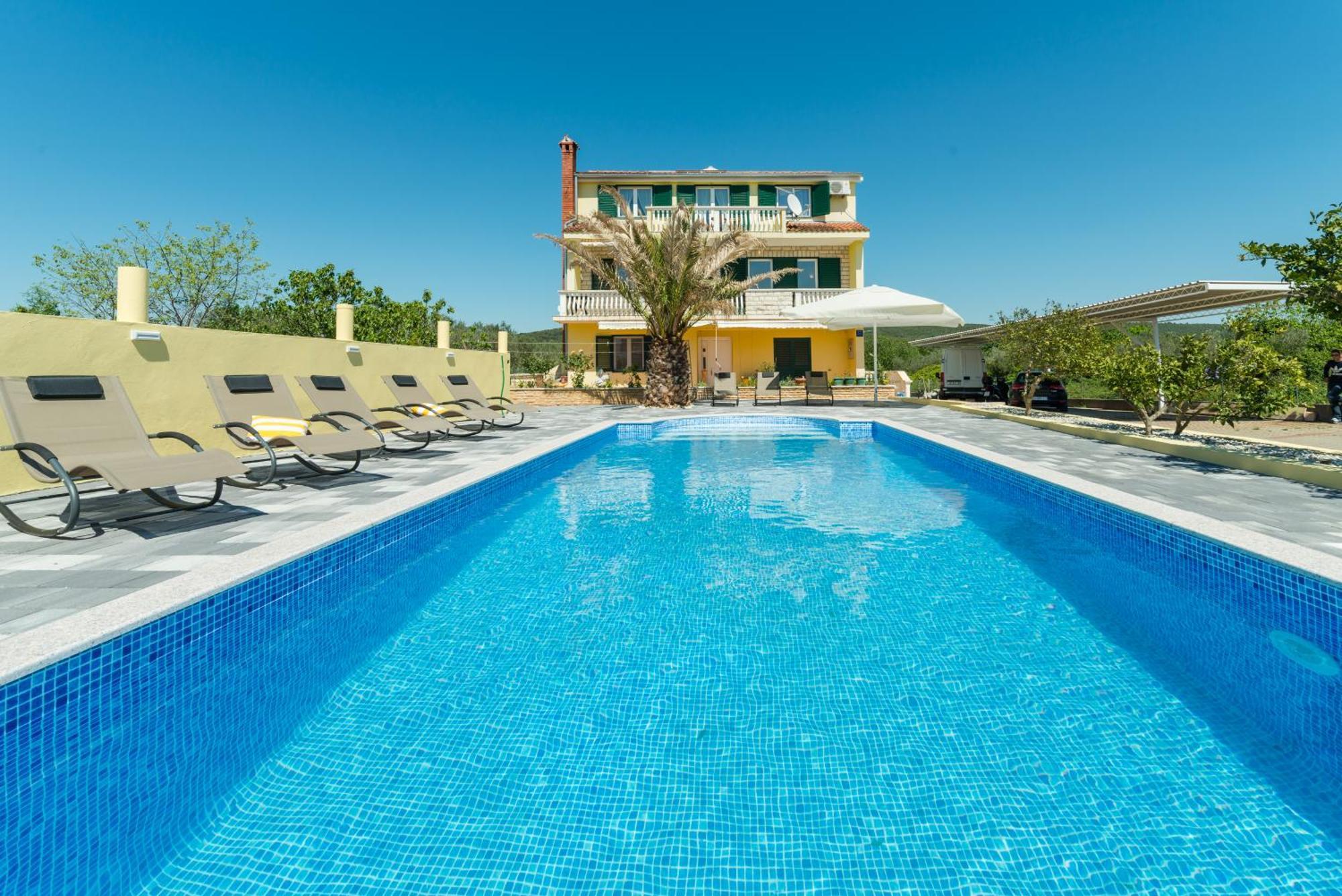 Crowonder Sun&fun House With Large Swimming Pool, Playroom And Garden * Bibinje