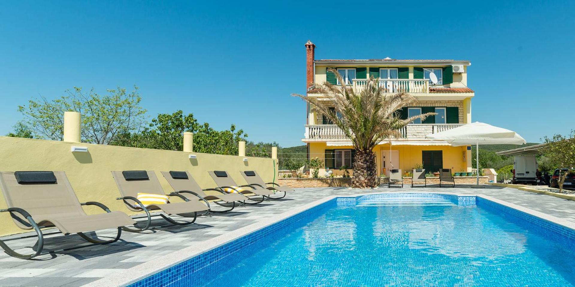 Crowonder Sun&fun House With Large Swimming Pool, Playroom And Garden * Bibinje