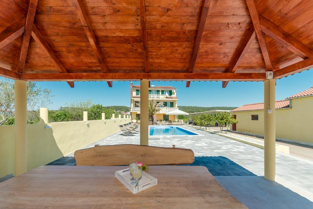 Appartamento Crowonder Sun&fun House With Large Swimming Pool, Playroom And Garden Bibinje
