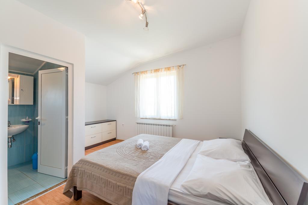 Appartamento Crowonder Sun&fun House With Large Swimming Pool, Playroom And Garden Bibinje