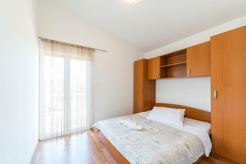 Crowonder Sun&fun House With Large Swimming Pool, Playroom And Garden Appartamento