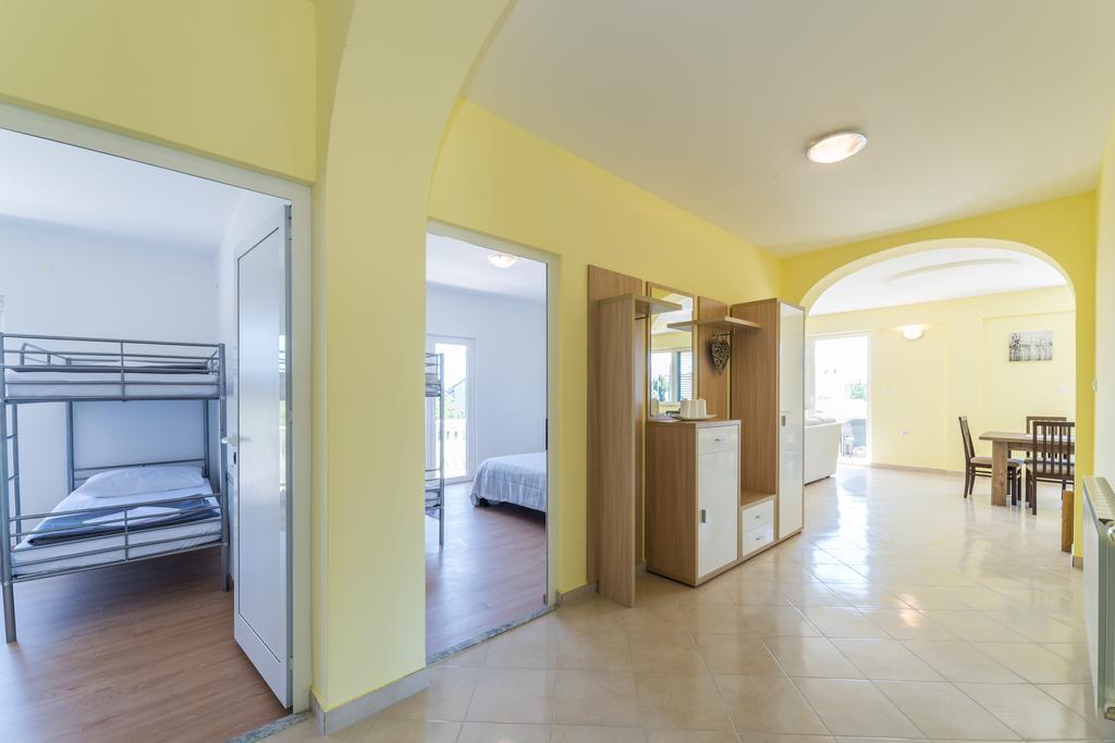 Appartamento Crowonder Sun&fun House With Large Swimming Pool, Playroom And Garden Bibinje