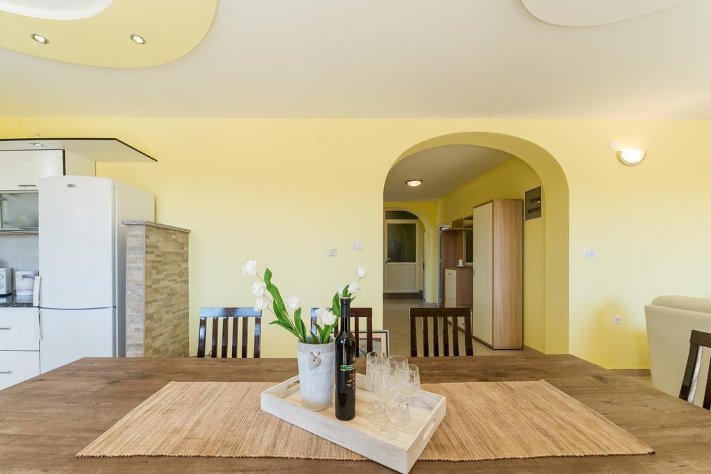 Appartamento Crowonder Sun&fun House With Large Swimming Pool, Playroom And Garden Bibinje
