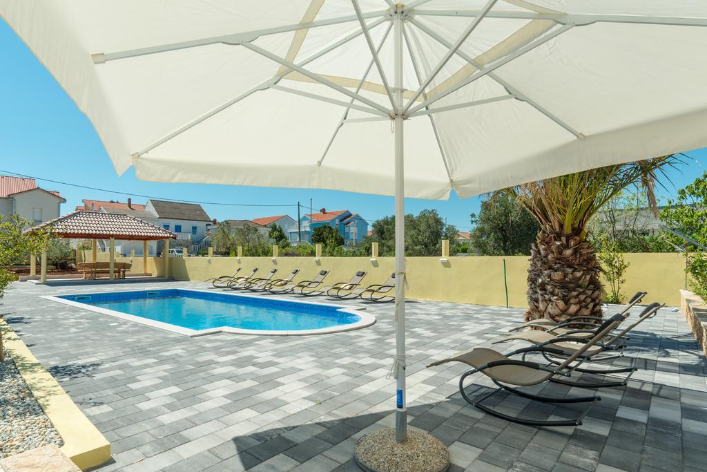 Crowonder Sun&fun House With Large Swimming Pool, Playroom And Garden Appartamento