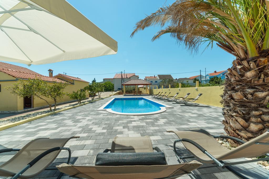 Crowonder Sun&fun House With Large Swimming Pool, Playroom And Garden Appartamento Bibinje