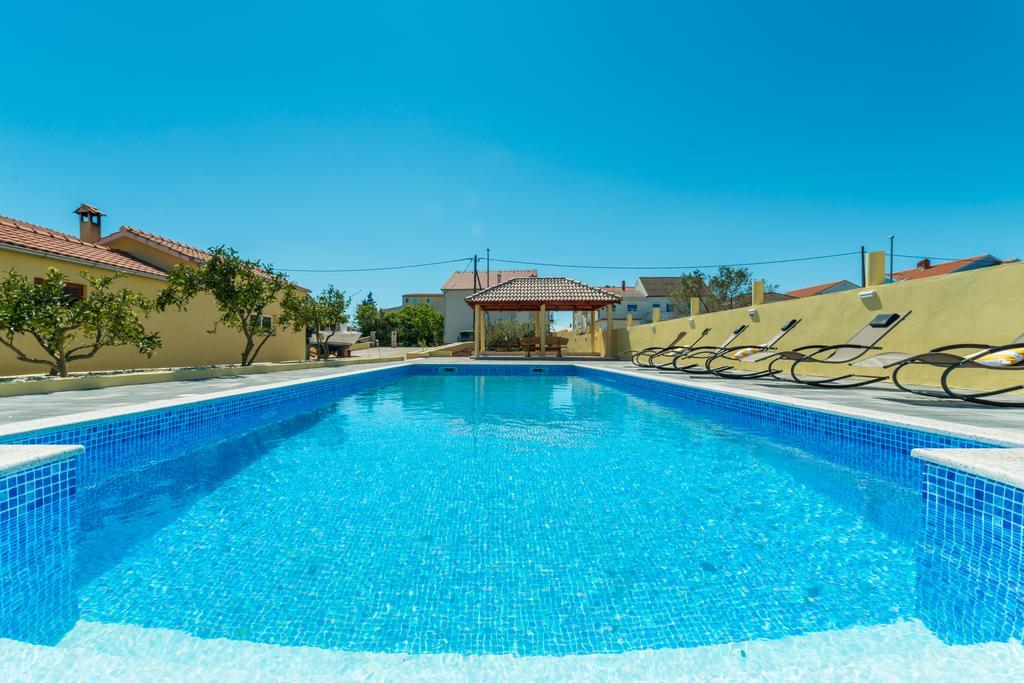 Appartamento Crowonder Sun&fun House With Large Swimming Pool, Playroom And Garden Bibinje